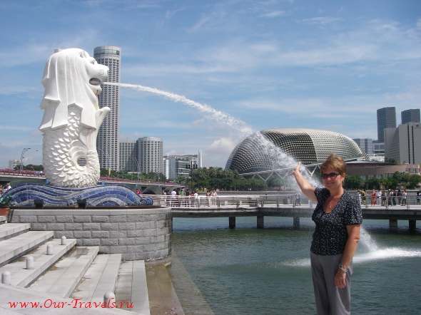 Символ Сингапура - Мерлион. По фэн-шуй струя воды, упирающаяся в вашу руку, принесет вам материальное благополучие.