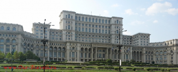 Здание парламента – второе по величине административное здание в мире после Пентагона.